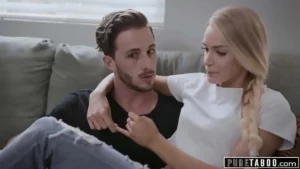 xnxx videos Novio le pide a su novia que seduzca a su madrastra para un trío