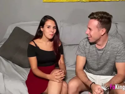 Un couple inexpérimenté de 21 ans adore le porno et nous envoie cette vidéo