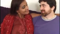 Esposa infiel Shriya Aunty follando con su hermanastro y su amigo