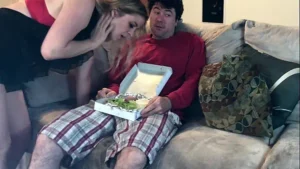 MILF en chaleur suce une grosse salade de bite vidéos Pornhub