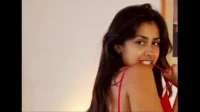 jeune fille indienne sexy se doigte la chatte