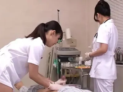 الممرضات اليابانيات يعتنين بالمرضى x فيديو