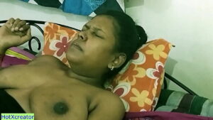 x* video India adolescente caliente follada por una chica del servicio de habitaciones